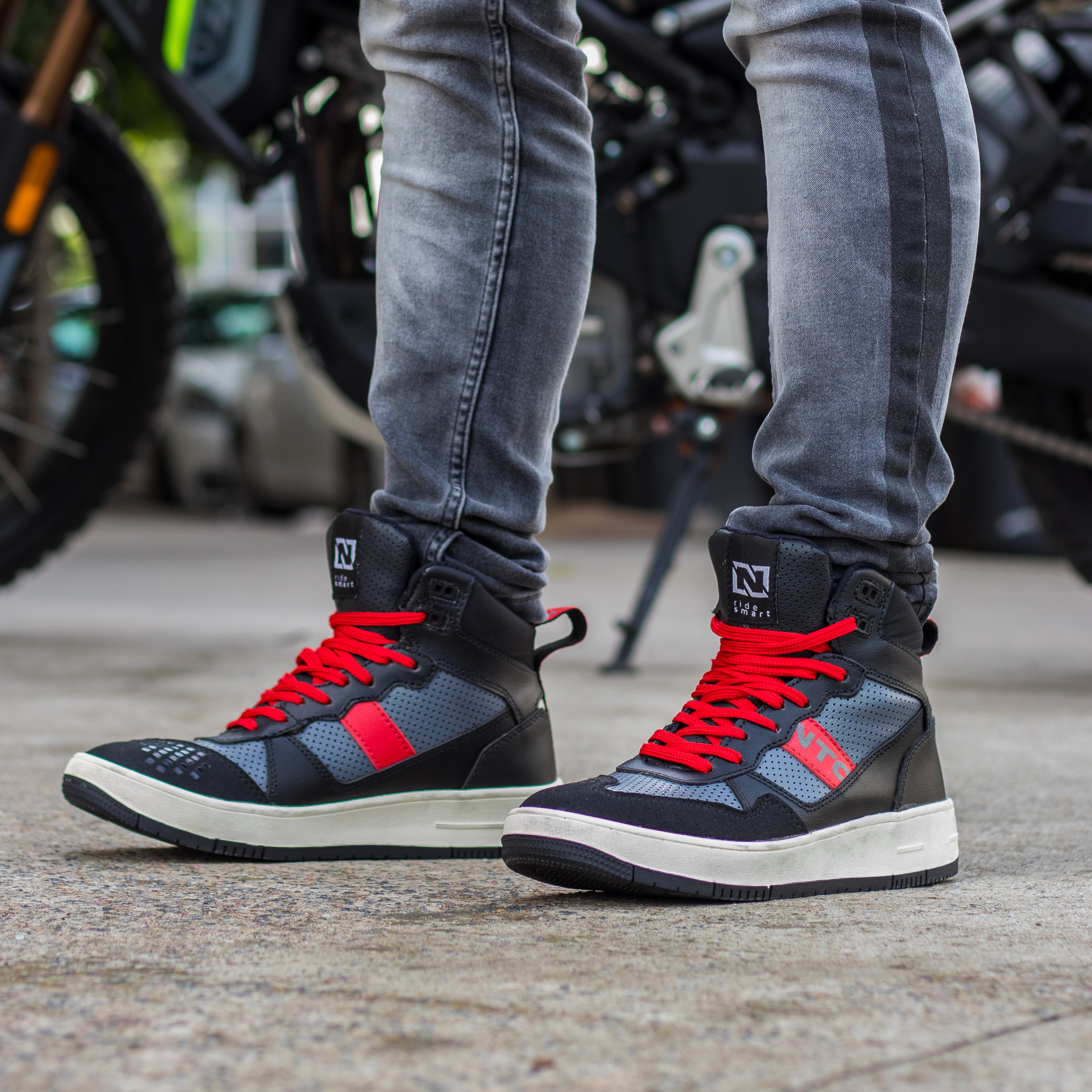Sneaker NTO Commuter Hombre Negro / Rojo